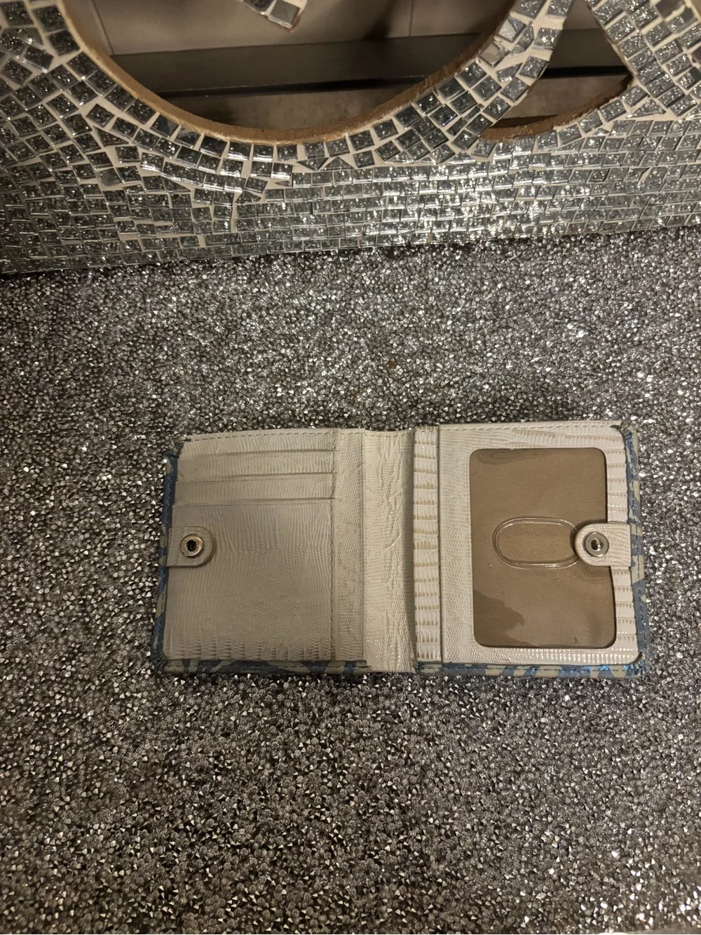 💕Brahmin‎ Blue Floral Leather Wallet